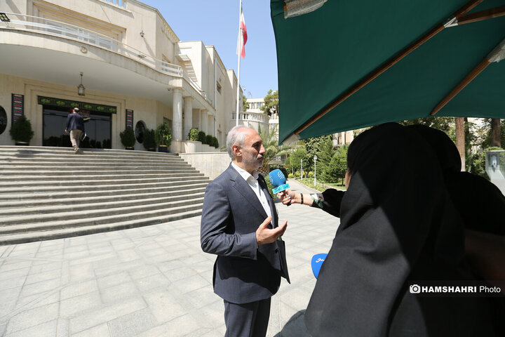 اعضای هیأت دولت در جمع خبرنگاران