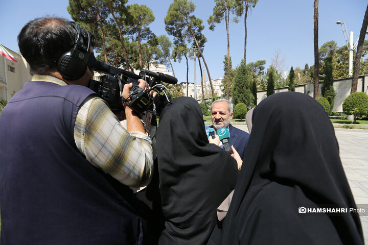 اعضای هیأت دولت در جمع خبرنگاران