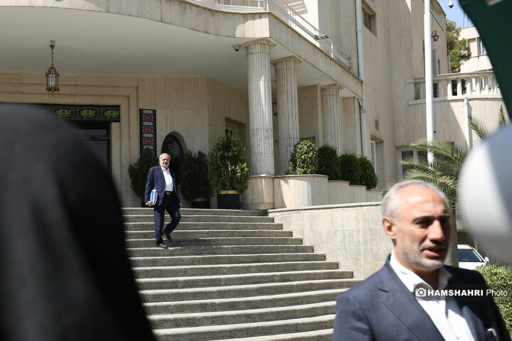 اعضای هیأت دولت در جمع خبرنگاران