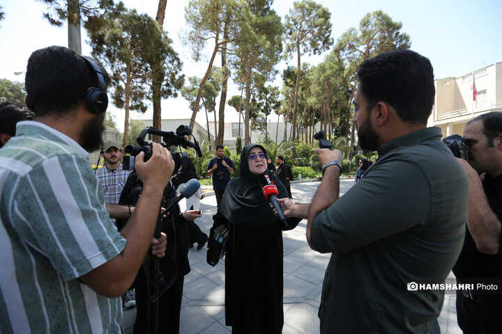 اعضای هیأت دولت در جمع خبرنگاران