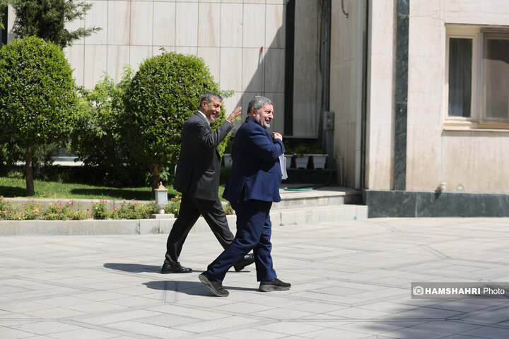 اعضای هیأت دولت در جمع خبرنگاران