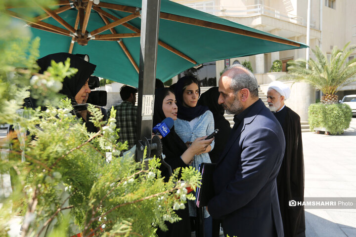 اعضای هیأت دولت در جمع خبرنگاران