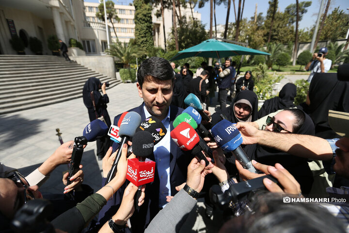 اعضای هیأت دولت در جمع خبرنگاران