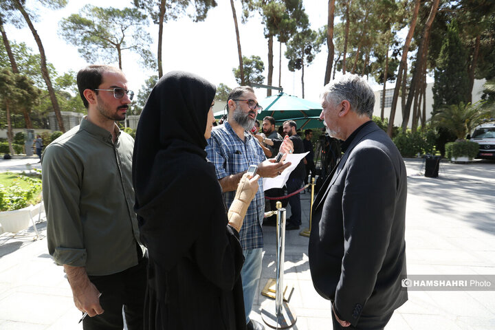 اعضای هیأت دولت در جمع خبرنگاران