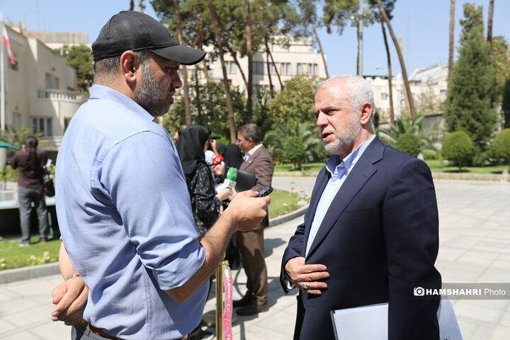 اعضای هیأت دولت در جمع خبرنگاران