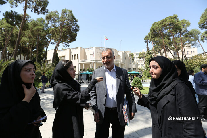 اعضای هیأت دولت در جمع خبرنگاران