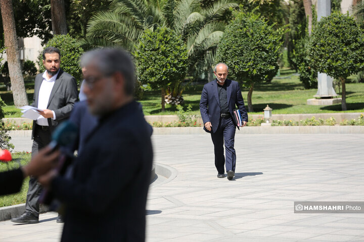 اعضای هیأت دولت در جمع خبرنگاران