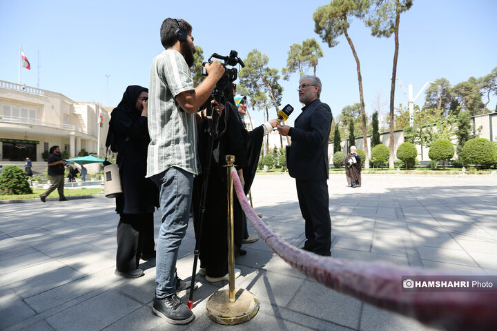 اعضای هیأت دولت در جمع خبرنگاران