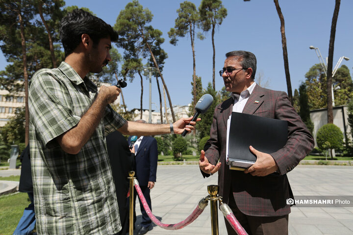 اعضای هیأت دولت در جمع خبرنگاران