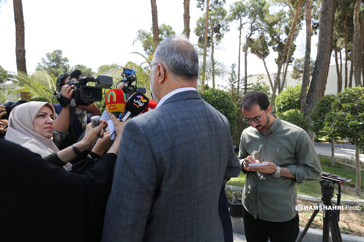 اعضای هیأت دولت در جمع خبرنگاران