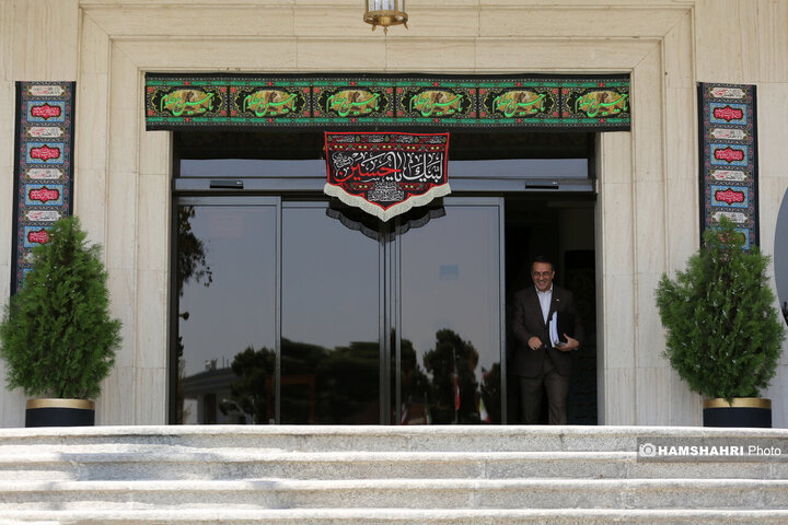 اعضای هیأت دولت در جمع خبرنگاران