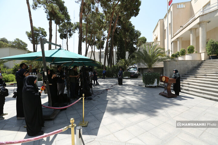 اعضای هیأت دولت در جمع خبرنگاران