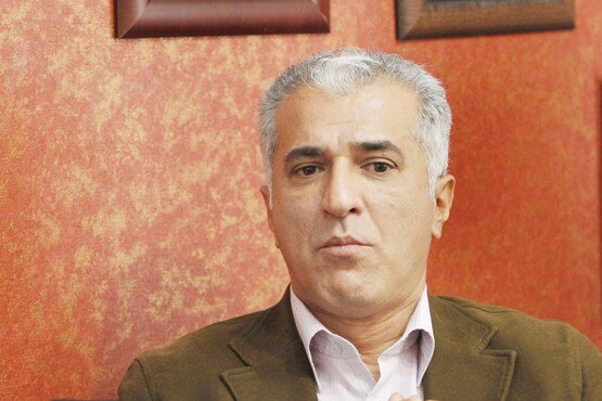 زنان؛ مشتریان پر و پا قرص دکه‌های سیگارفروشی | از هر ۱۰ دانش‌آموز دختر، ۳ نفر سیگاری‌ هستند