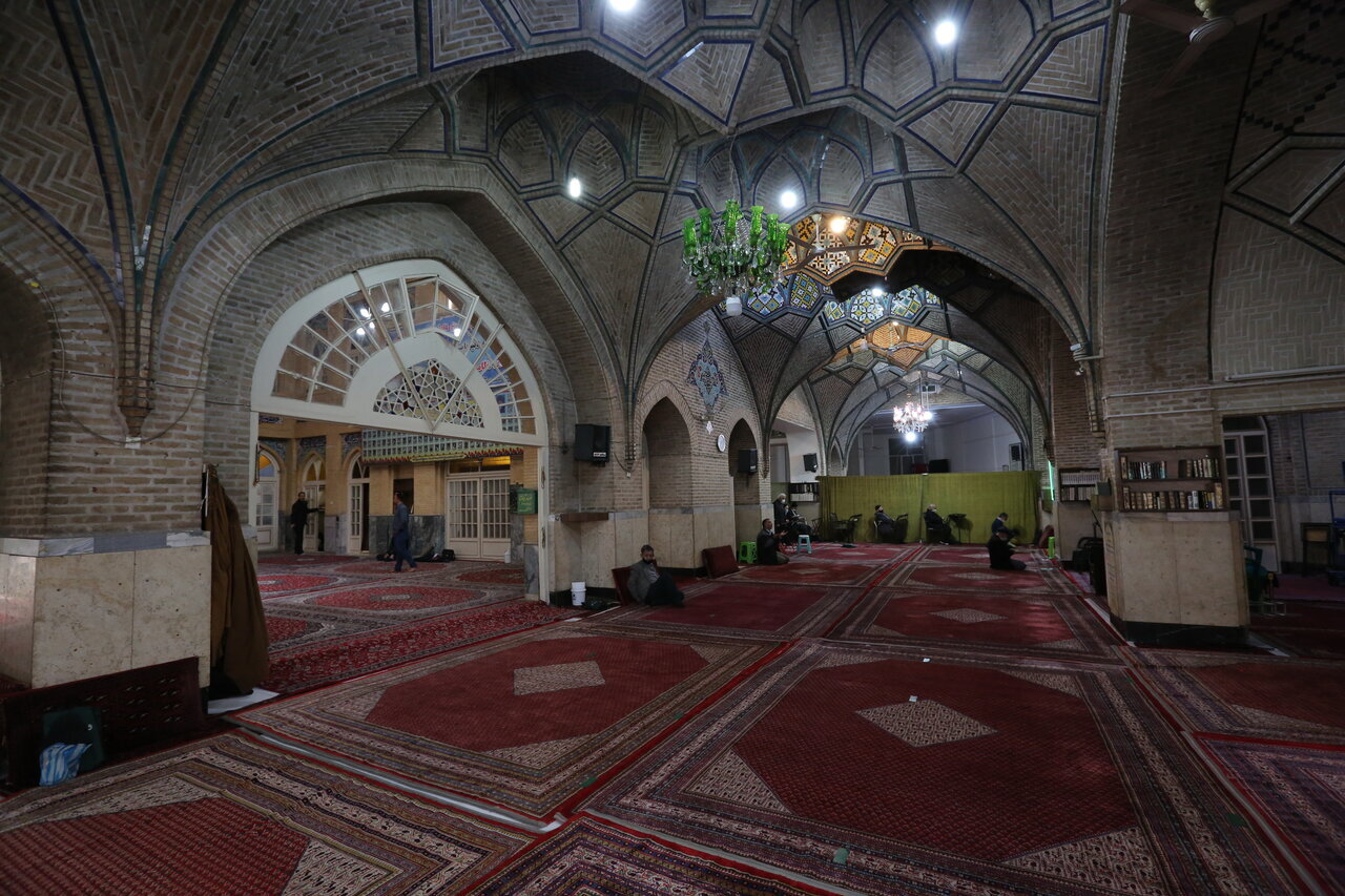 گردش میان صحنها و شبستانها