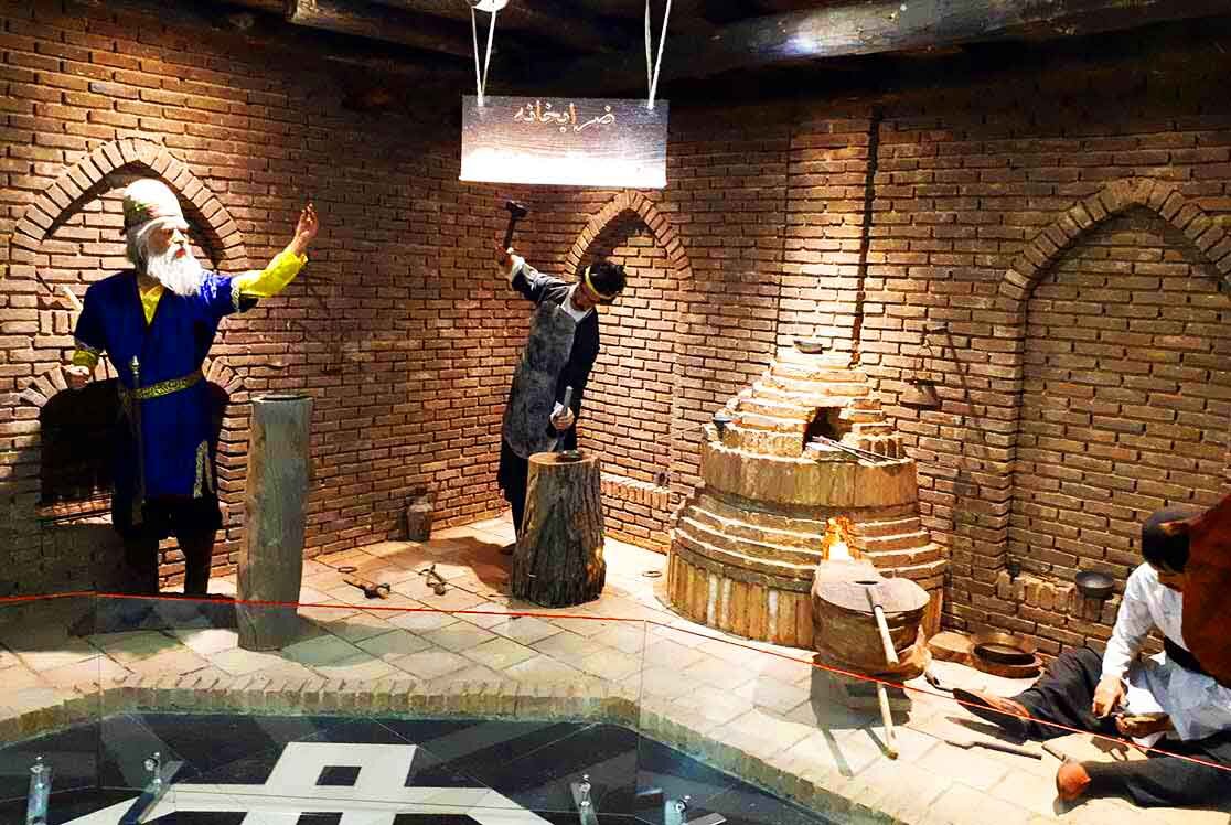 تماشای سکههای تاریخی در قدیمیترین بانک ایرانی