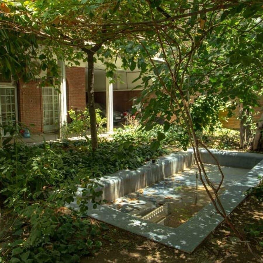 گشت و گذار در خانه شاعر ارغوان