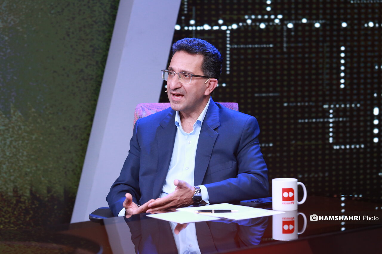 چرا پزشکان زیرمیزی میگیرند؟ | ۱۶ درصد پزشکان شرایط زیرمیزی گرفتن را دارند | دستمزد پزشکان مثل هیچ کس نیست