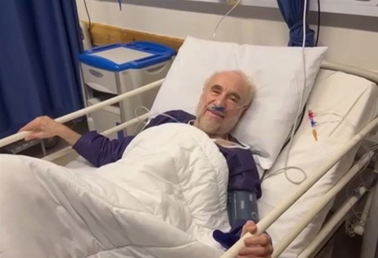 اولین تصویر از خاتمی در بیمارستان | چه کسانی به عیادت او رفتند؟