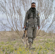 محیط‌ بانی که هر روز در میدان مین راه‌ می‌ رود ! + ویدئو