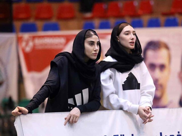 عکسی از مبینا نعمت‌زاده و ناهید کیانی در بیمارستان