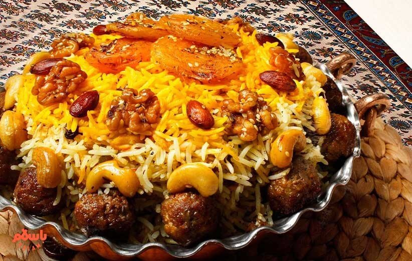 چه غذاهایی را می‌توان با خرما تهیه کرد؟