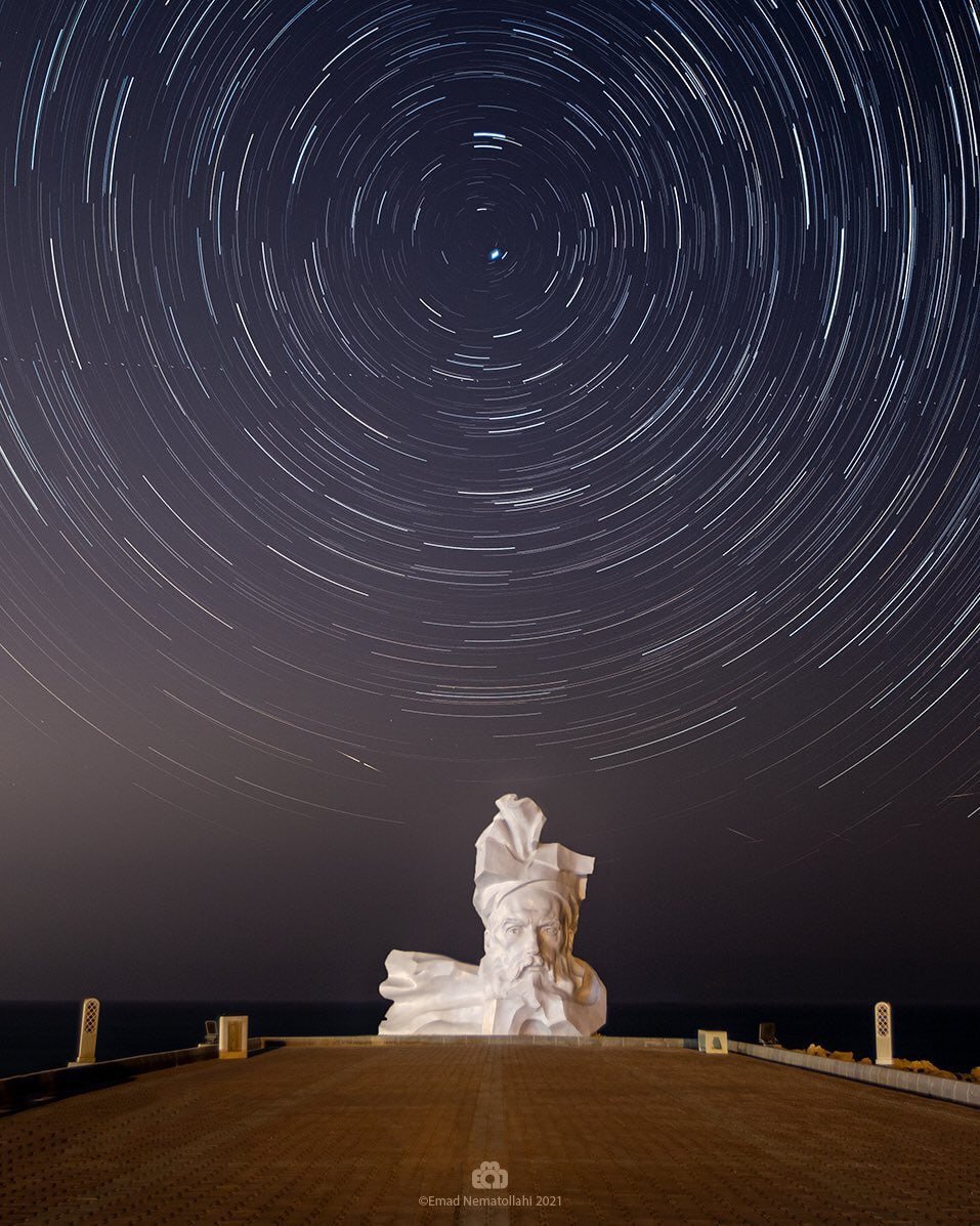 سردیس فردوسی بزرگ در ساحل آبهای خلیج فارس | عکس