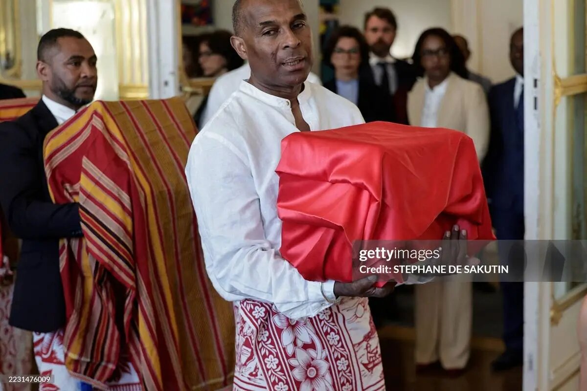 فرانسه سر بریده شده پادشاه این کشور را بازگرداند + تصاویر