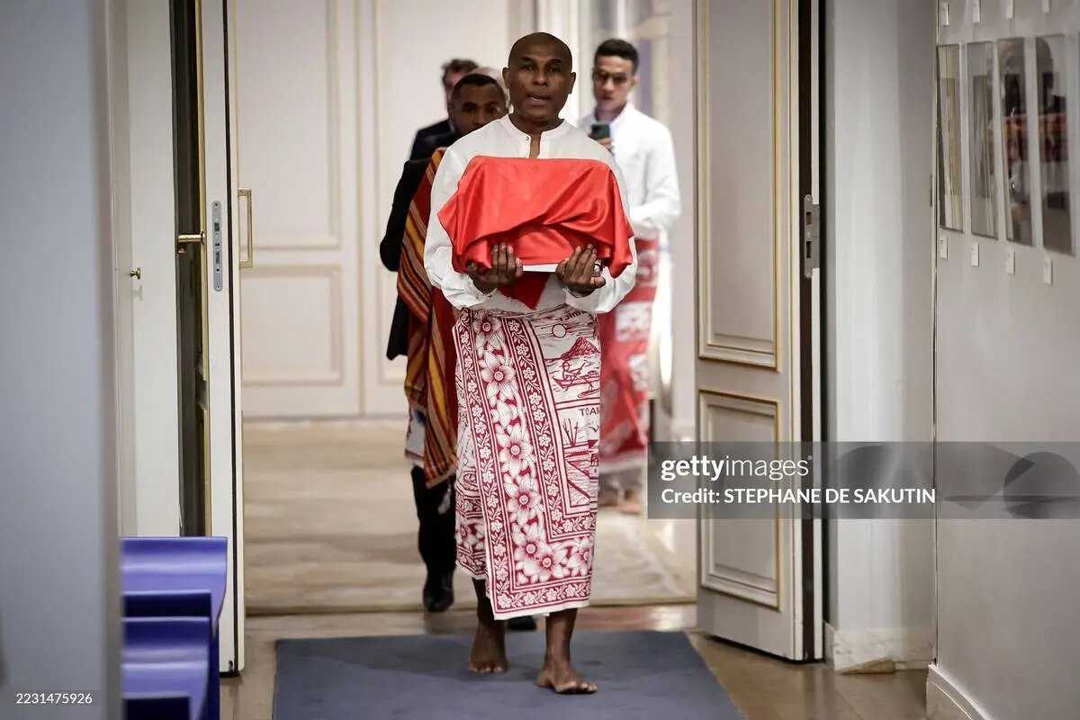 فرانسه سر بریده شده پادشاه این کشور را بازگرداند + تصاویر