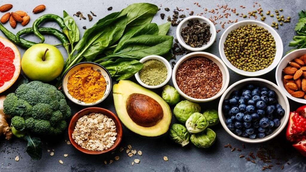برای رفع خستگی بدن چی بخوریم؟ خوراکیهای مؤثر و طبیعی خوراکی مفید برای خستگی