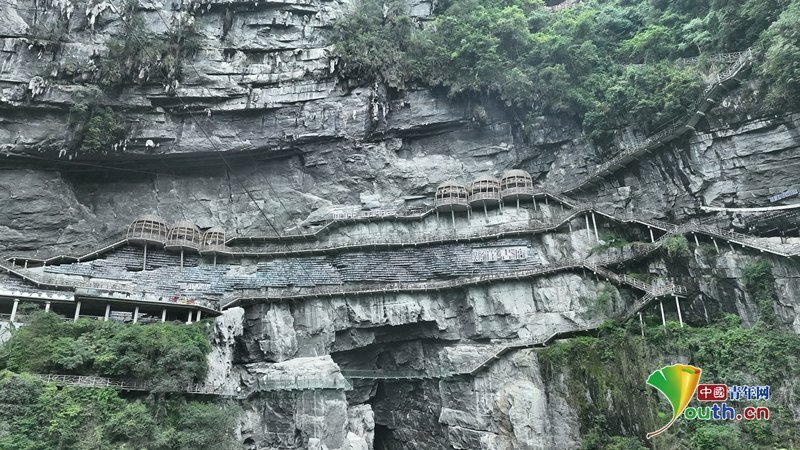 کتابخانهای در دل صخرههای سنگی