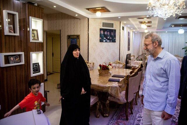 دیدار لاریجانی با خانواده شهیدان محرابی و شادمانی