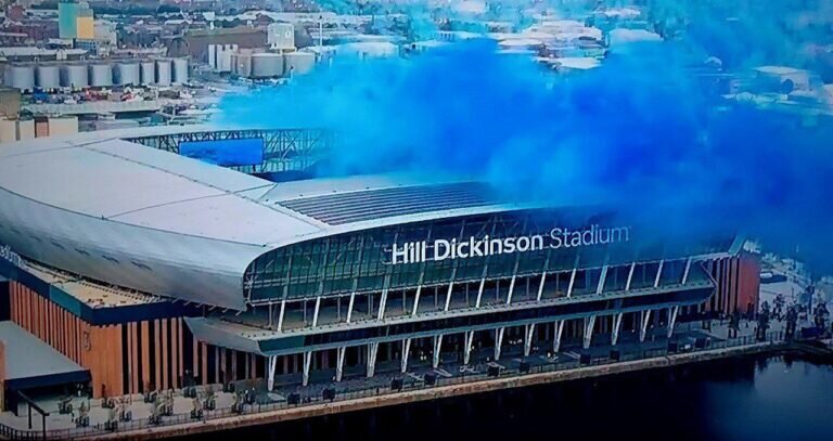 معماری در اوج؛ افتتاح ورزشگاه آبیها که روی آب ساخته شد | تصاویر