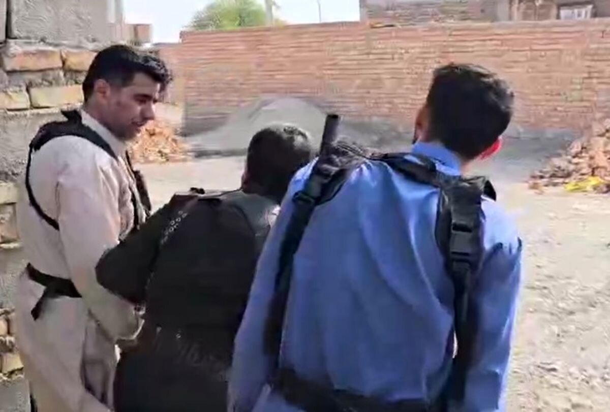 ورود پلیس به مقر تروریست ها