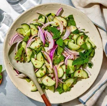 سالاد نعناع و گردو؛ سالاد ساده اما اصیل و پرخاصیت ایرانی