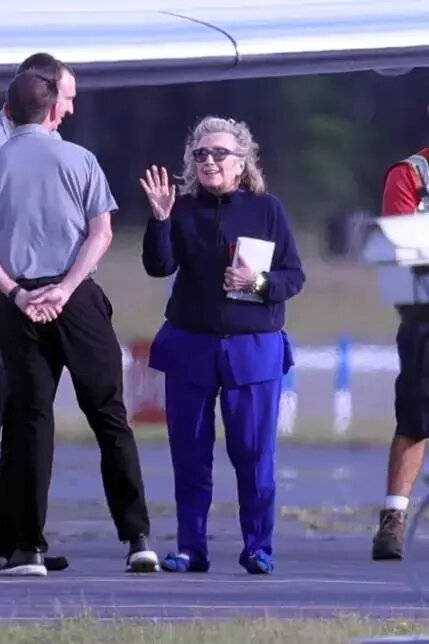 نگرانیها از سلامت بیل کلینتون ۷۹ ساله پس از مشاهده او با دفیبریلاتور | تصاویر