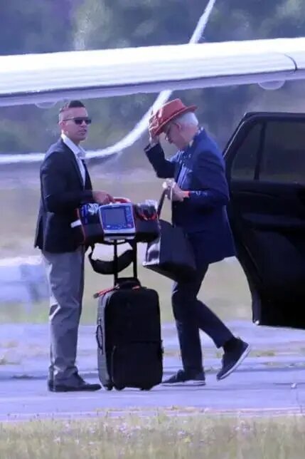 نگرانی‌ها از سلامت بیل کلینتون ۷۹ ساله پس از مشاهده او با دفیبریلاتور | تصاویر