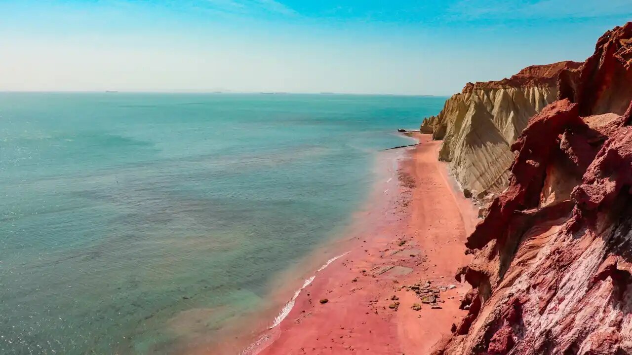 مسافرت کجا برویم؟ | از جزیره رنگها تا غول خروشان