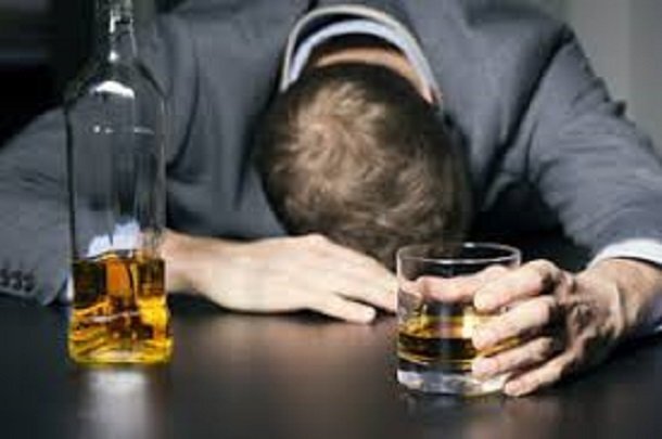هشدار معاون وزیر بهداشت از بالابودن سرانه مصرف الکل در کشور