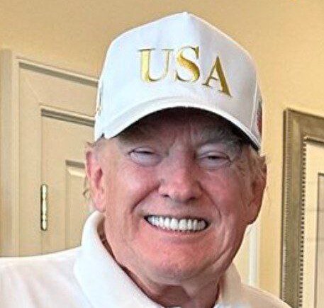 چهره جدید ترامپ جنجالی شد+ تصاویر | صورت او ضربه شدیدی خورده یا این ترامپ نیست! | احتمال دارد وی سکته کرده باشد...