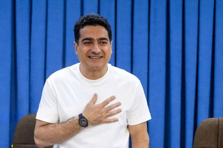 همایون شجریان به انتقادها از برنامه کنسرت خود در میدان آزادی واکنش نشان داد؛ لطفا قضاوت نکنید | ویدئو همایون شجریان