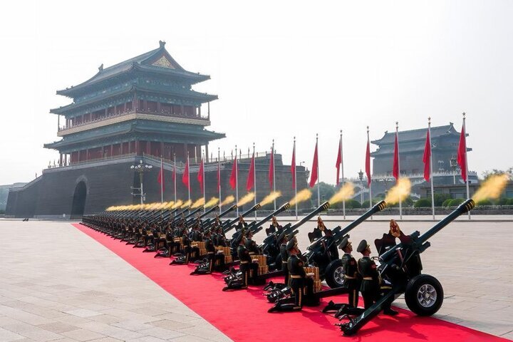 قاتل ناوهای هواپیمابر به صحنه آمد+ تصاویر؛ قدرت نمایی پیش چشم جهانیان | رونمایی از «قدرت هستهای سه گانه» برای نخستین بار؛ جزئیات رژه بزرگ چین