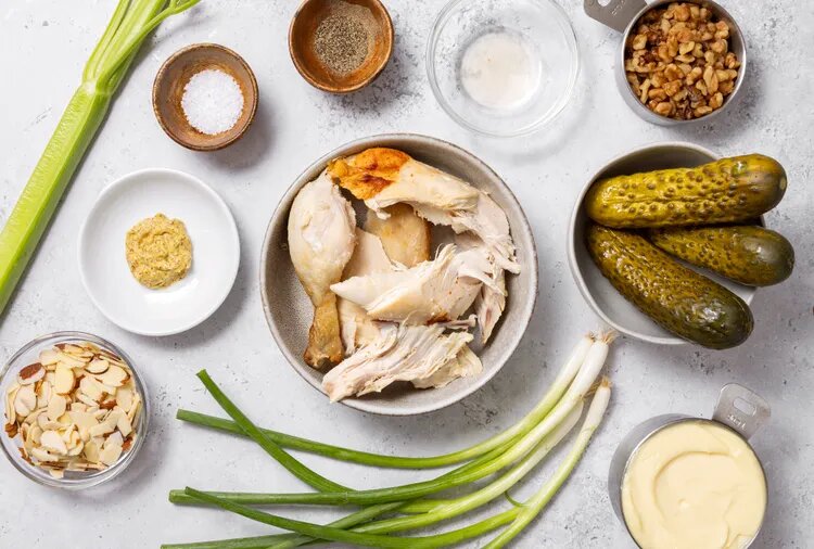 سالاد مرغ ؛ سرشار از پروتئین و مغزها + روش تهیه