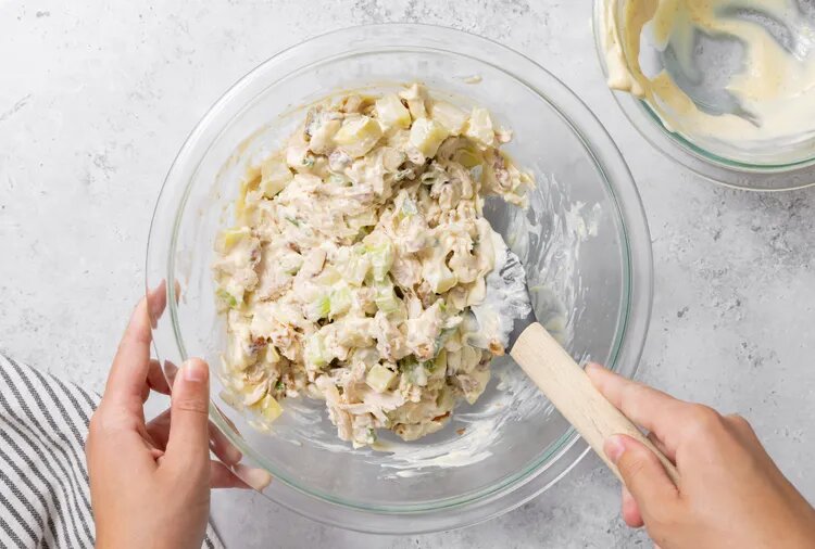 سالاد مرغ ؛ سرشار از پروتئین و مغزها + روش تهیه