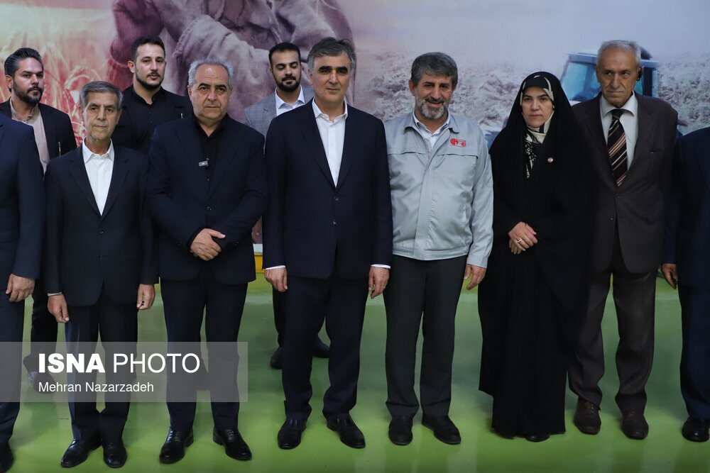 تراکتورسواری رئیس کل بانک مرکزی | تصاویر