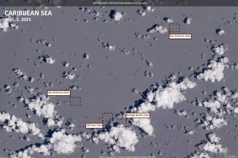 ترامپ اف-۳۵ ها را اعزام کرد | ناوگان بزرگ جنگی آمریکا در حال حرکت + تصاویر ماهواره ای | تنشها به بالاترین حد رسید | مادورو: برای جنگ آمادهایم