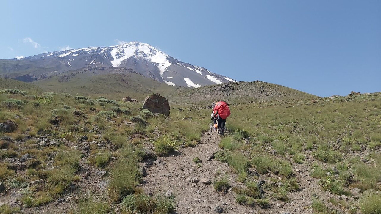 کوهپیمایی بر فراز بام تهران