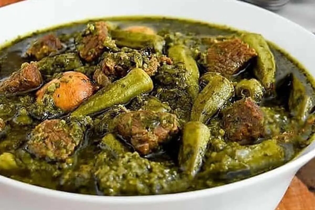 خورش بامیه با سبزی؛ با عطر و طعم متفاوت و بی نظیر