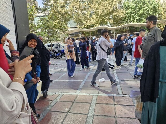 ماجرای ازدحام اتباع افغان در خیابان ولیعصر تهران