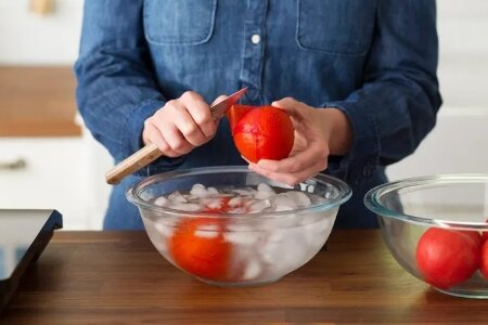 پوست گوجه فرنگی را چطور بکنیم؟ ؛ خواص بی نظیر گوجه فرنگی برای بدن
