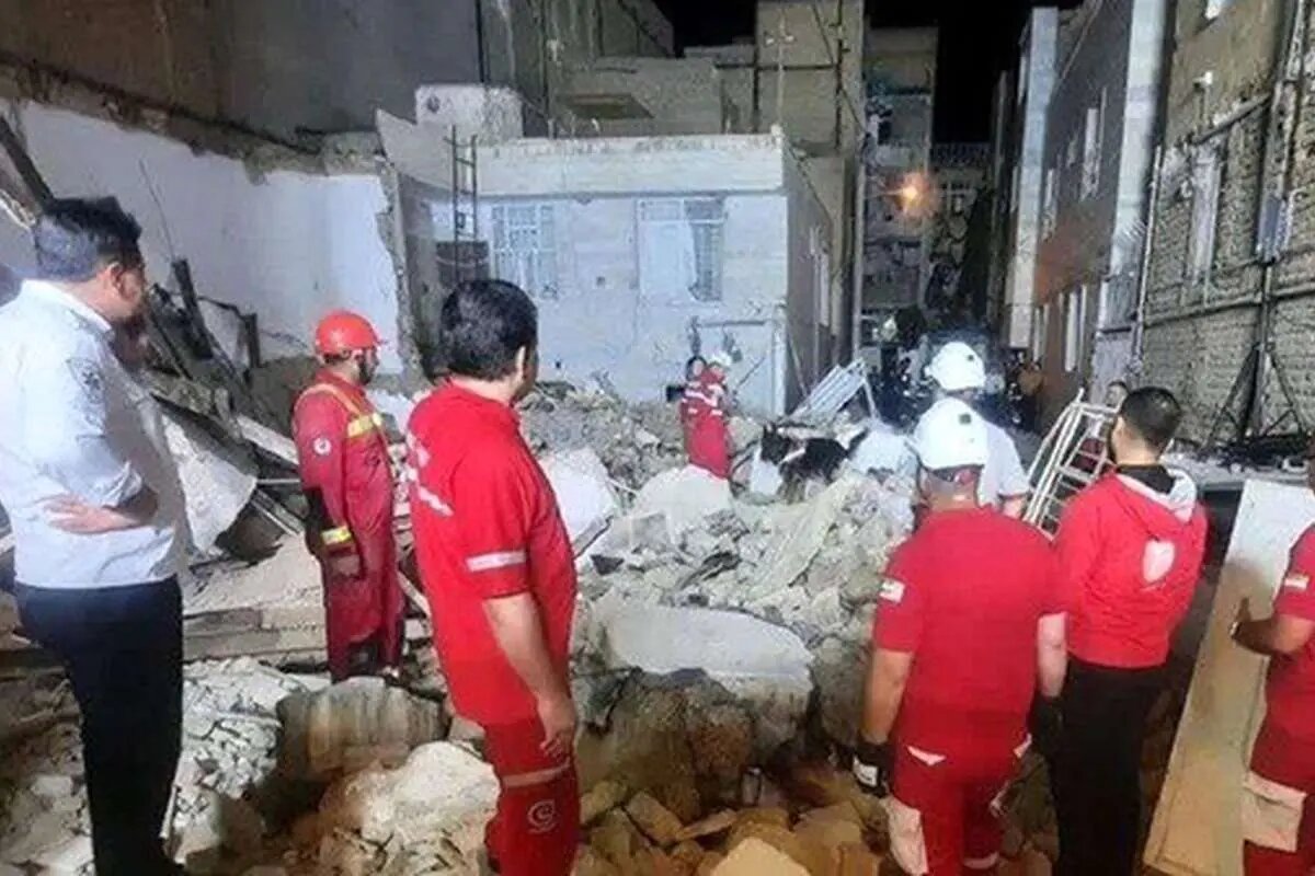 انفجار و آوار یک ساختمان مسکونی در ملارد + ویدئو | خانه‌ها یکی پس از دیگری فرو ریختند؛ ٨ نفر مصدوم شدند